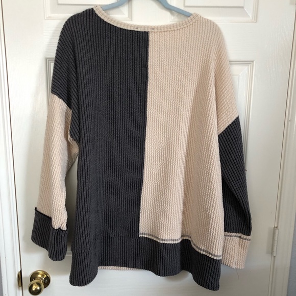 NWT GiGiO 1XL Color-block Top - Picture 7 of 7